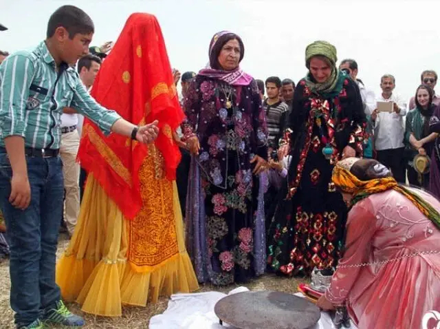 «بوک‌گواستنەوە» آئین دیرینه احترام و عزت در بدرقه زن کرد هنگام ازدواج