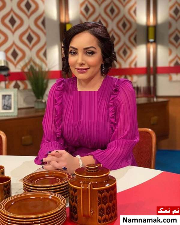 مجریان مرد و زن برنامه تونل زمان شبکه منوتو