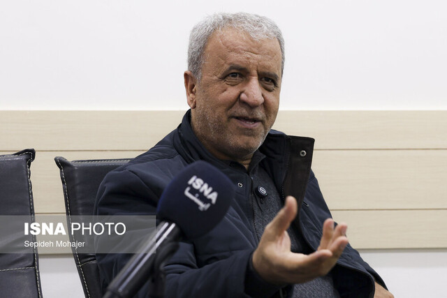 دغدغه محقق باید بی‌سوادی باشد نه بی‌پولی