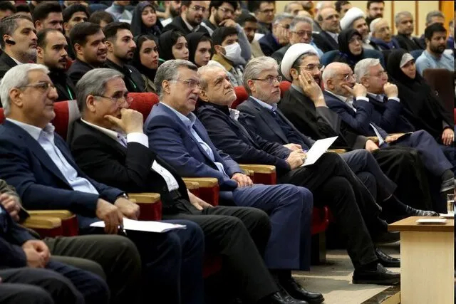 پزشکیان و وزیر علوم در مراسم 16 آذر