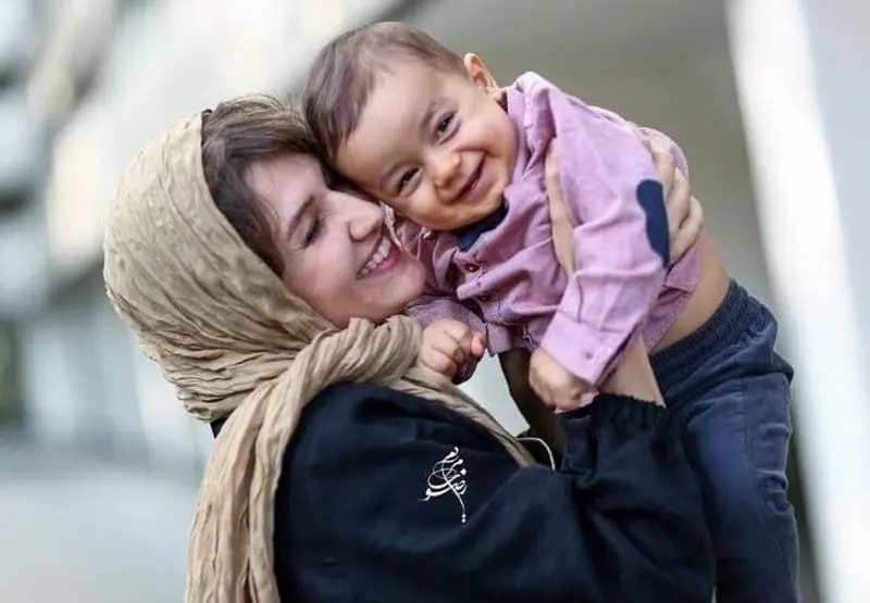 گلوریا هاردی و پسرش