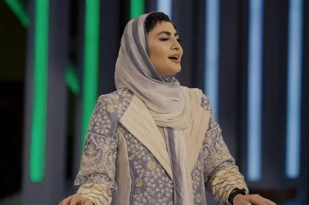 مریم مومن در چیدمانه⁩
