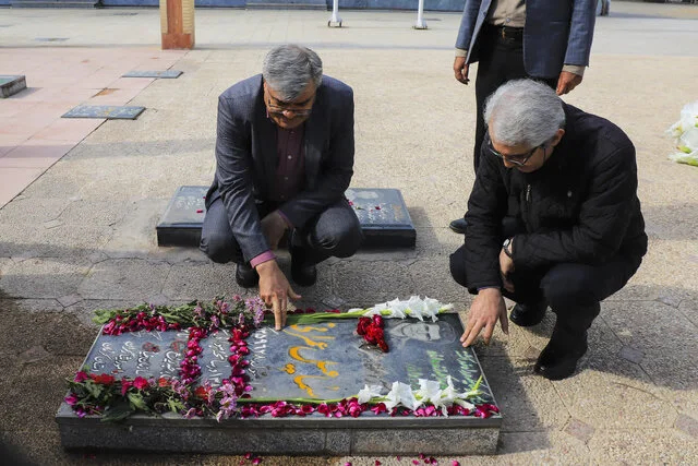 مسئولان خبرگزاری ایسنا با خانواده شهید عمرانی دیدار کردند 