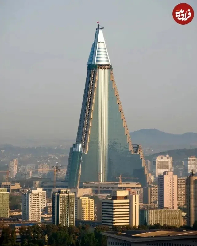 These+extraordinary+pictures_+shared+directly+with+@TheB1M_+reveal+the+eerie+interior+of+North+K+(3)_11zon