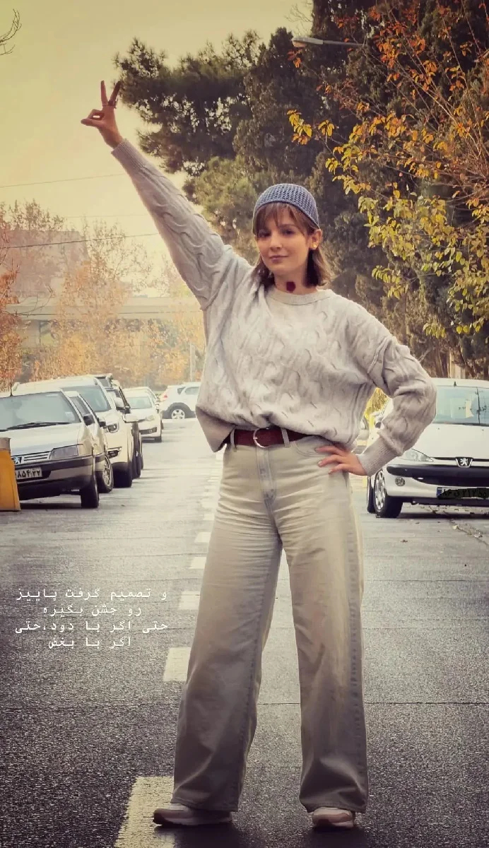 ژست خاص مهسا حجازی در خیابان های تهران 1