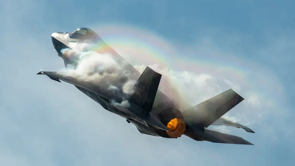F-35A-Fighter-at-Air-Show-Making-Air-1024x576
