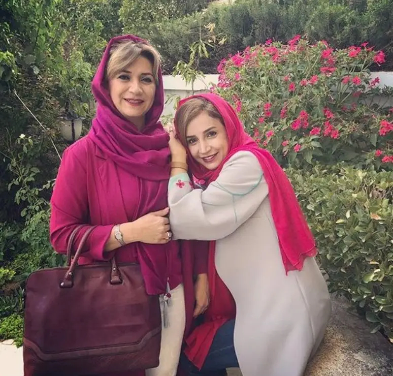 شبنم قلی خانی و خواهرش