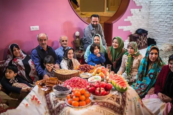 قاشق‌زنی تا دورهمی‌های بی‌تکلف؛ روایت آئین‌های قدیمی شب چله در قم