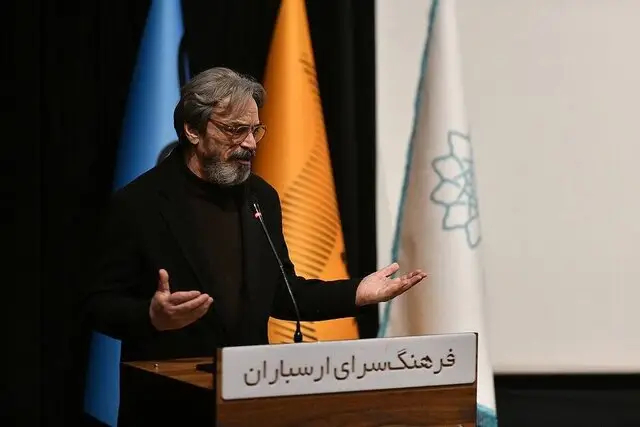 حسین علیزاده: مشکل، موسیقی‌ بازاری و پول‌ کثیف پشت آن است