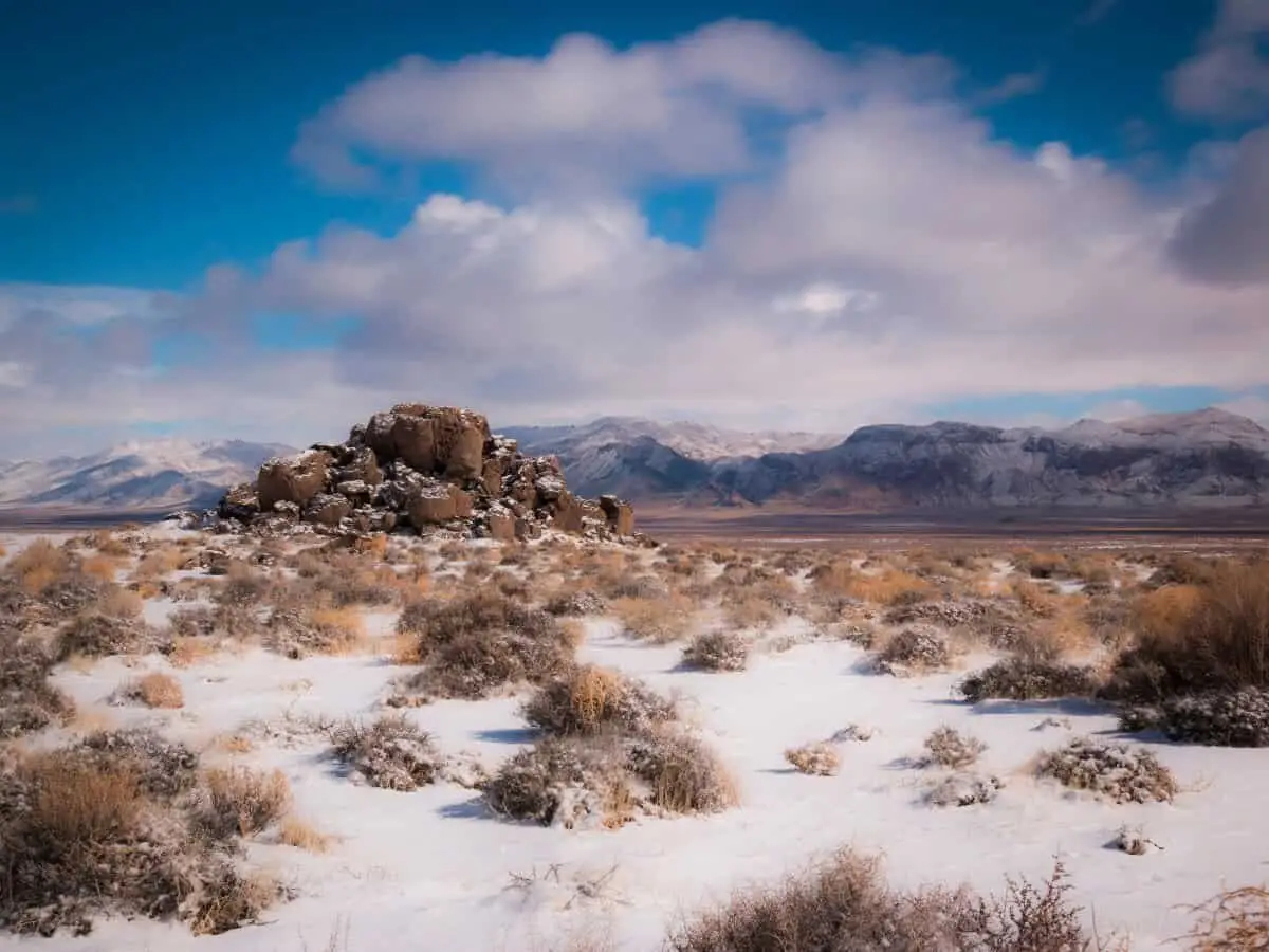 در آمریکای شمالی، بیابان حوضه بزرگ (Great Basin Desert ) در ایالت‌های نوادا و یوتا قرار دارد.