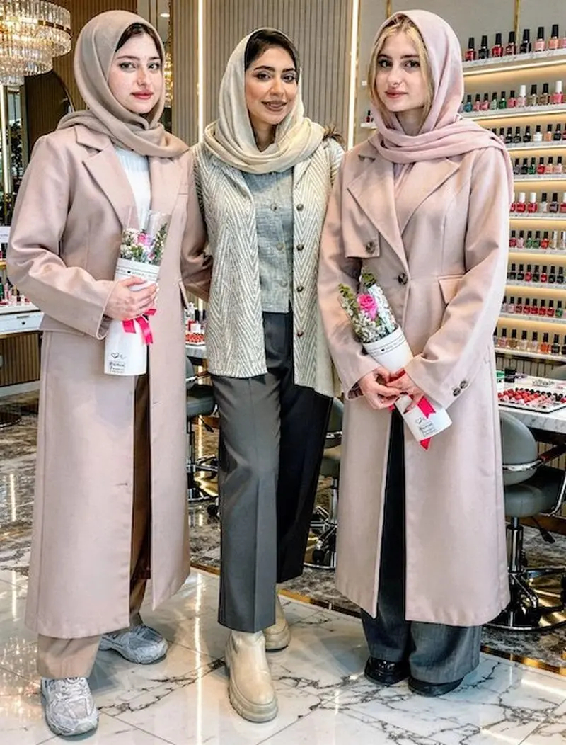 سارا و نیکا در پشت‌صحنه
