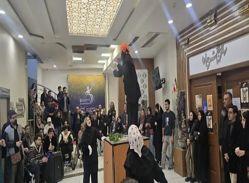 تالار هنر اصفهان؛ وقتی «آفتاب» صحنه را به رفاقت روشن کرد