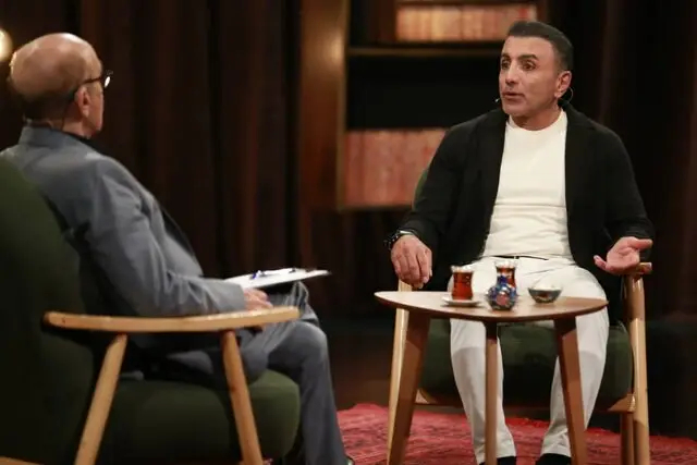 «امید زندگانی» بازیگر و مجری تلویزیون که در دهه ۷۰ و ۸۰ در سریال و برنامه‌های تلویزیونی در چهل تیکه حضور خواهد یافت