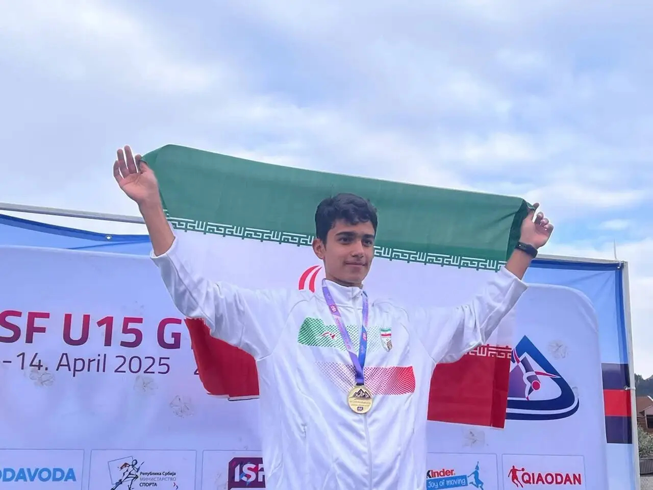 دانش‌آموز قهرمان جهان مدالش را وقف مدرسه‌سازی کرد
