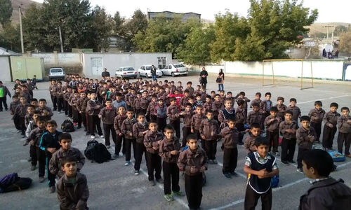 چرا دانش‌آموزان از مدرسه فاصله گرفته‌اند؟ میانگین معدل کمتر از ۹، زنگ خطری برای آموزش و پرورش!