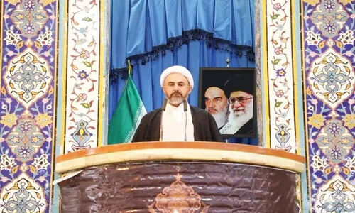 امام جمعه ایلام هشدار داد: دشمن در کمین شکستن وحدت ملی است!