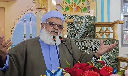 امام جمعه اهل سنت خاش: خون شهدای امنیت، اراده ملت را به اوج می‌رساند!