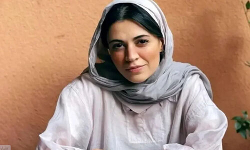 نگاهی نایاب به دهه ۷۰؛ ناهید مسلمی در کنار دختر زیبایش در جوانی