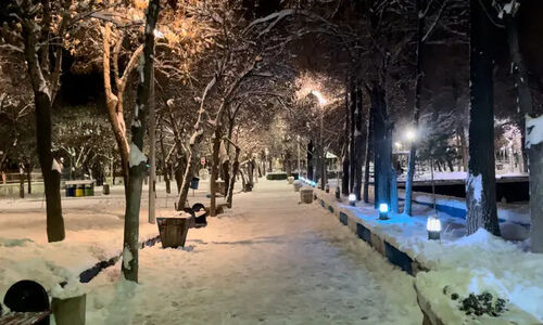 بارش برف شدید در گردنه اسدلی؛ جاده‌ها سفیدپوش شدند!