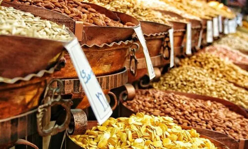 یلدای امسال زیر سایه تورم سنگین؛ چگونه خانواده‌ها دور هم جمع می‌شوند؟