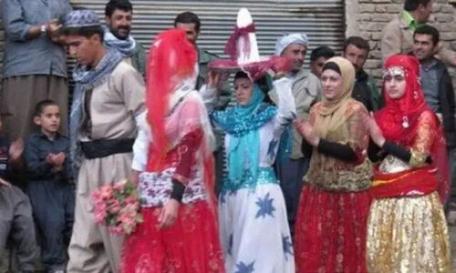 آئین «بوک‌گواستنەوە»؛ بدرقه‌ای سرشار از احترام و معنویت در فرهنگ کردی هنگام ازدواج