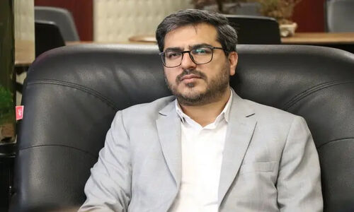 فرخ‌زاده افشا کرد: بی‌نظمی رانندگان عامل اصلی ترافیک سنگین شیراز است، نه کمبود پارکینگ!