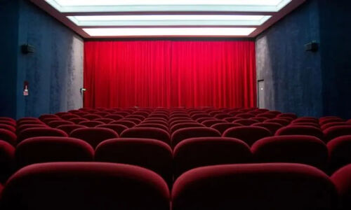 کاهش حیرت‌انگیز 14 درصدی فروش سینما در هفته گذشته؛ آیا مخاطبان از پرده سینما دور شده‌اند؟