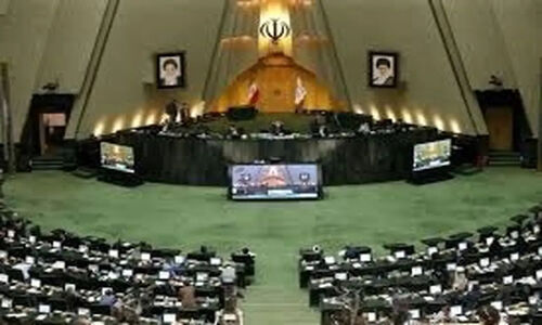 واکنش جنجالی رئیس کمیسیون مهاجرت به خواندن بیانیه رهبری توسط نماینده! ویدئو منتشر شد