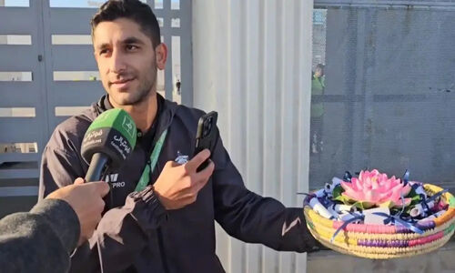 باشگاه ملوان با توزیع فال حافظ در میان هواداران، فرهنگی نوین را رقم زد!