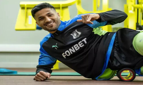 محبوب استقلال و ساپینتو، خیلی دور از تهران (عکس)