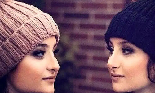آلبوم عروسی| رونمایی از «سارا و نیکا» در لباس عروس؛ میکاپ جدید دوقلوهای کم استعداد پایتخت