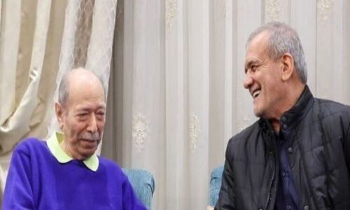 نگاهی به دکوراسیون خانه علی نصیریان در شبی که میزبان پزشکیان و دخترش بود؛ از مبلمانی همرنگ با فرش تا پذیرایی با هندوانه و زولبیا بامیه همراه با آوازخوانی آقابزرگ سینما برای رئیس‌جمهور
