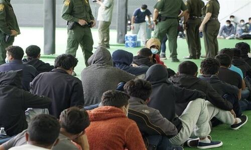 آمریکا گرین‌کارت ۱۹ کشور از جمله ایران را بازبینی می‌کند