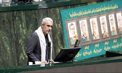 وزیر اقتصاد در آستانه پاسخگویی به سوالات داغ نمایندگان درباره واگذاری بانک‌ها