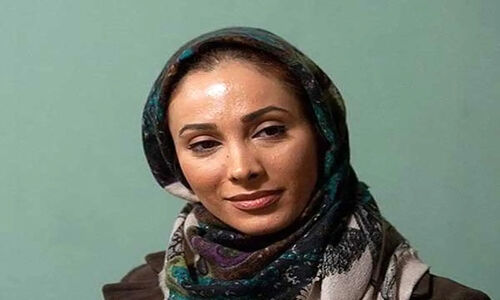 مراسم ختم لاکچری پدر سحر زکریا و میز عزای او با تزئین حلوا و میوه آرایی و چیدمان شمع