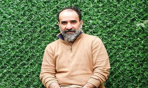 نگرانی و دعاهای رهبر انقلاب برای بهبود حال رضا امیرخانی پس از حادثه ناگوار