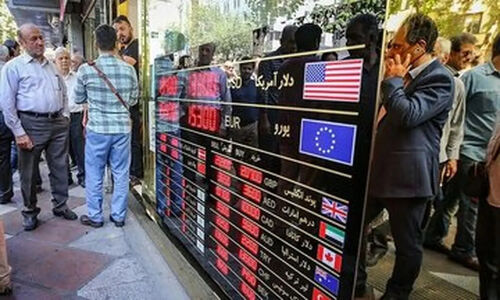 نرخ تعادلی دلار تغییر کرد؛ آیا بازار به سوی ۱۳۰ هزار تومان می‌رود؟