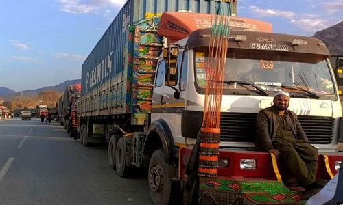 تاجران پاکستانی از خسارت میلیونی بسته ماندن مرز افغانستان خبر دادند!