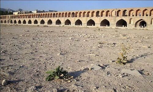 حقآبه زاینده‌رود و کشاورزان به تمسخر گرفته شده؛ آب دریا مال صنعت است نه شهر!