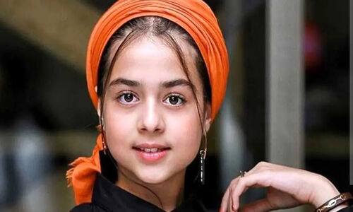 خلاقیت منحصر بفرد ترنم کرمانیان خواهر زاده مجری مشهور در برگزاری یک جشن تولد با کلاس دخترونه / از کیک مینیمال تا استایل خاص تینیجری