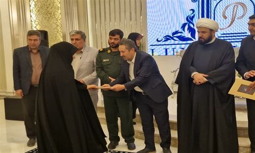 آیین تکریم و تجلیل از مادران و همسران شهدا در چهاردانگه