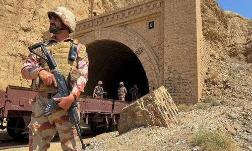 کشته شدن ۶ سرباز پاکستانی در حمله شبه نظامیان