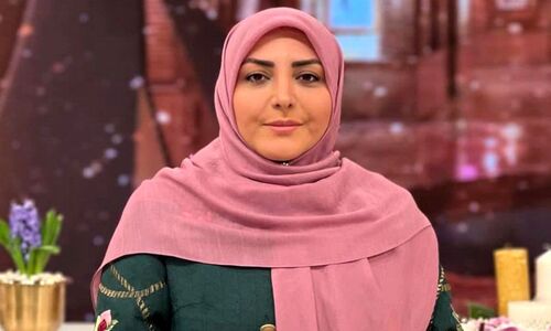 المیرا شریفی‌مقدم با جارو و تی به کمک مردم آمد؛ اقدام غیرمنتظره مجری مشهور روی آنتن زنده + فیلم