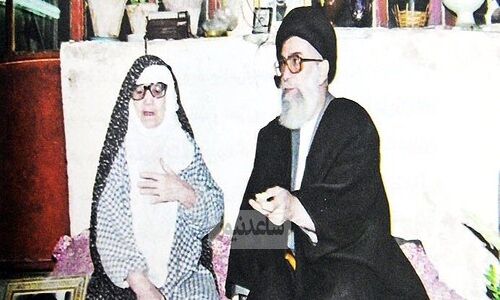 به پیشواز روز مادر برویم با توصیف احساسی و عاشقانه رهبر انقلاب از مادرشان همراه با پخش صدای دلنشین مادر رهبری: مادرم یک خانم باسواد و حافظ‌شناس بود، بعضی از شعرهایی که الان یادمه بخاطر…