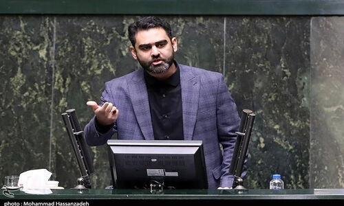 ثابتی: افزایش نرخ ارز تا 126 هزار تومان نیازمند پاسخ‌گویی وزیر اقتصاد است