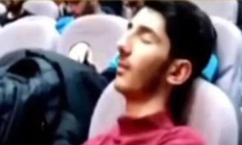 خواب عمیق یک دانشجو وسط سخنرانی جلیلی