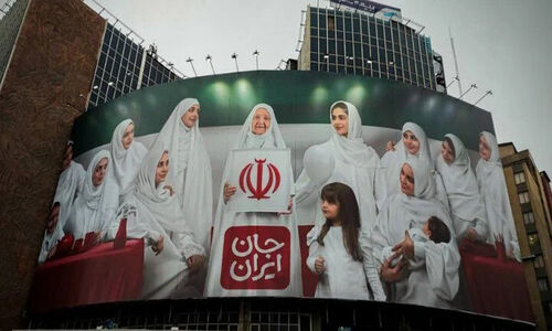 اکران دیوارنگاره جدید میدان ولیعصر به مناسبت روز مادر