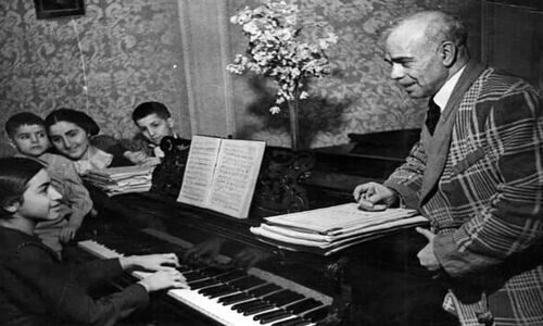 راز ماندگاری ابوالقاسم لاهوتی؛ از مبارزه با استبداد تا قهرمان فرهنگی تاجیکستان