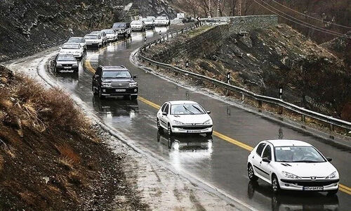 بارش سنگین باران در محورهای جنوبی و غربی اصفهان؛ جاده‌ها به شدت لغزنده شدند!