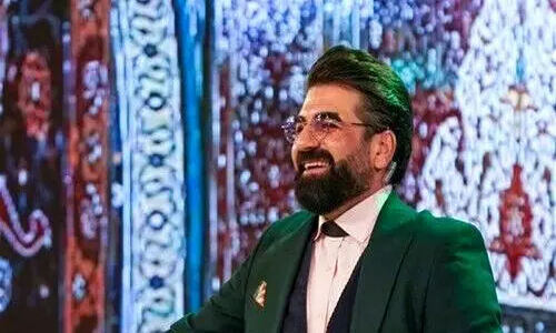 رونمایی اولین و جذاب از پسر خوش‌تیپ مجری محبوب «محفل» رسالت بوذری با کلاهی خاص!
